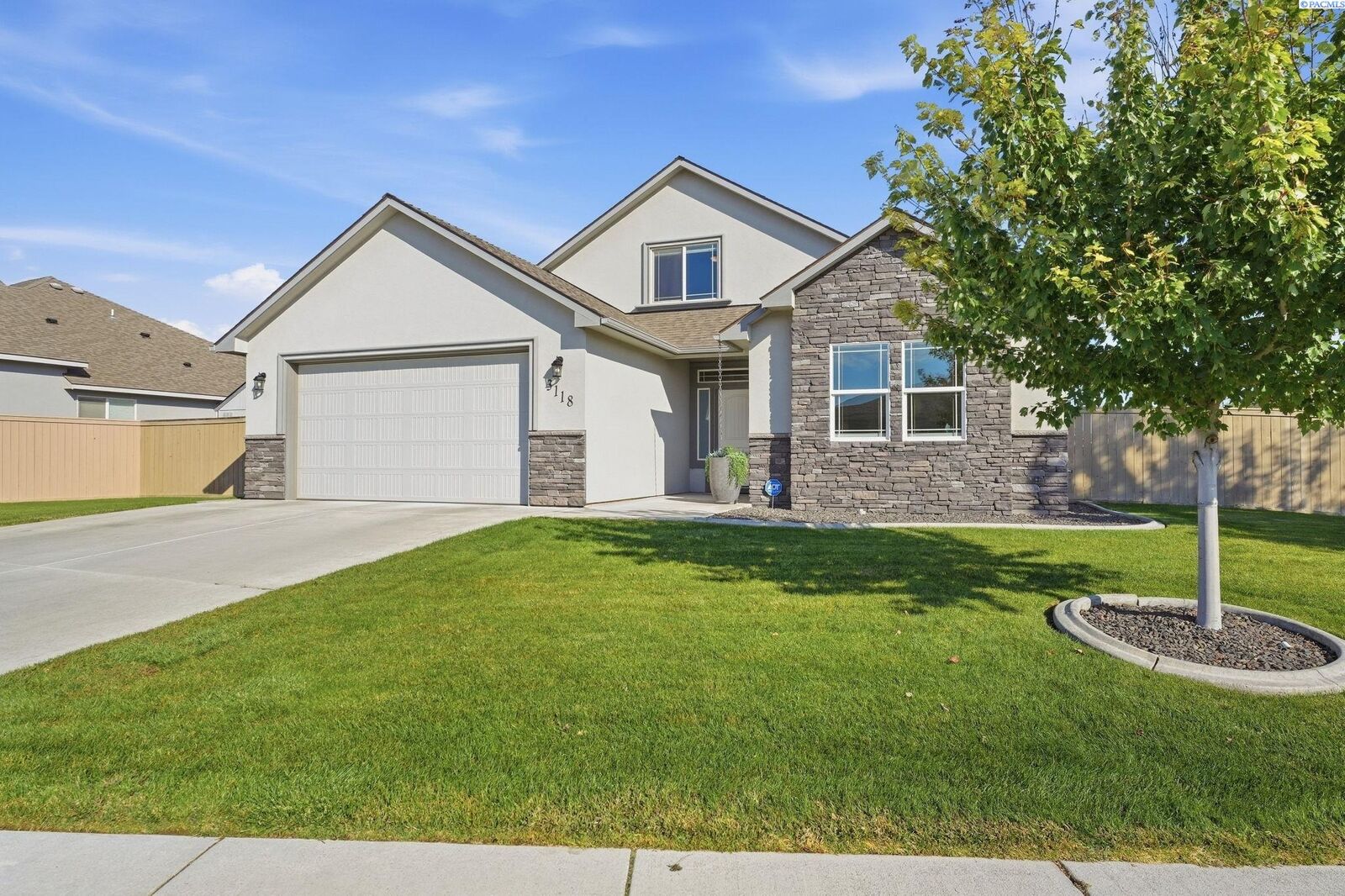 Property Photo:  3118 Deserthawk Loop  WA 99354 