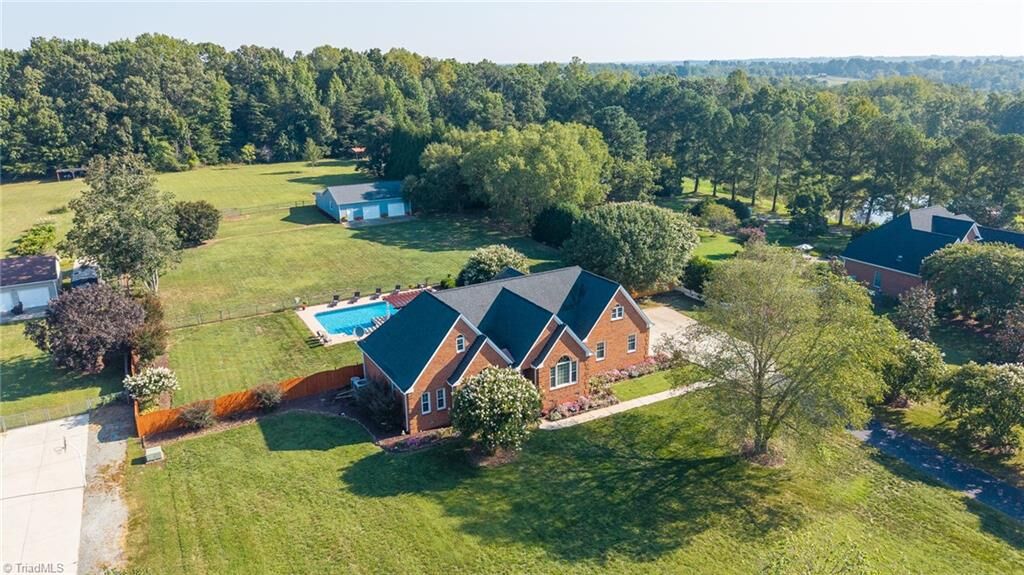 Property Photo:  1473 Altamahaw Union Ridge Road  NC 27217 