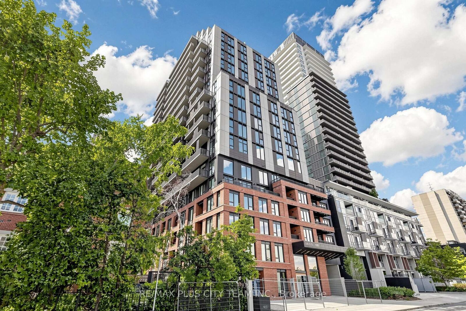 Property Photo:  109 Erskine Avenue 509  ON M4P 0G6 