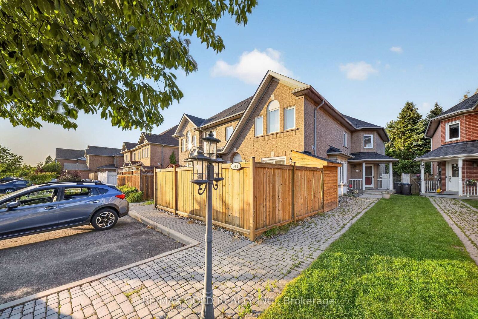 Property Photo:  142 Pressed Brick Drive  ON L6V 4K6 