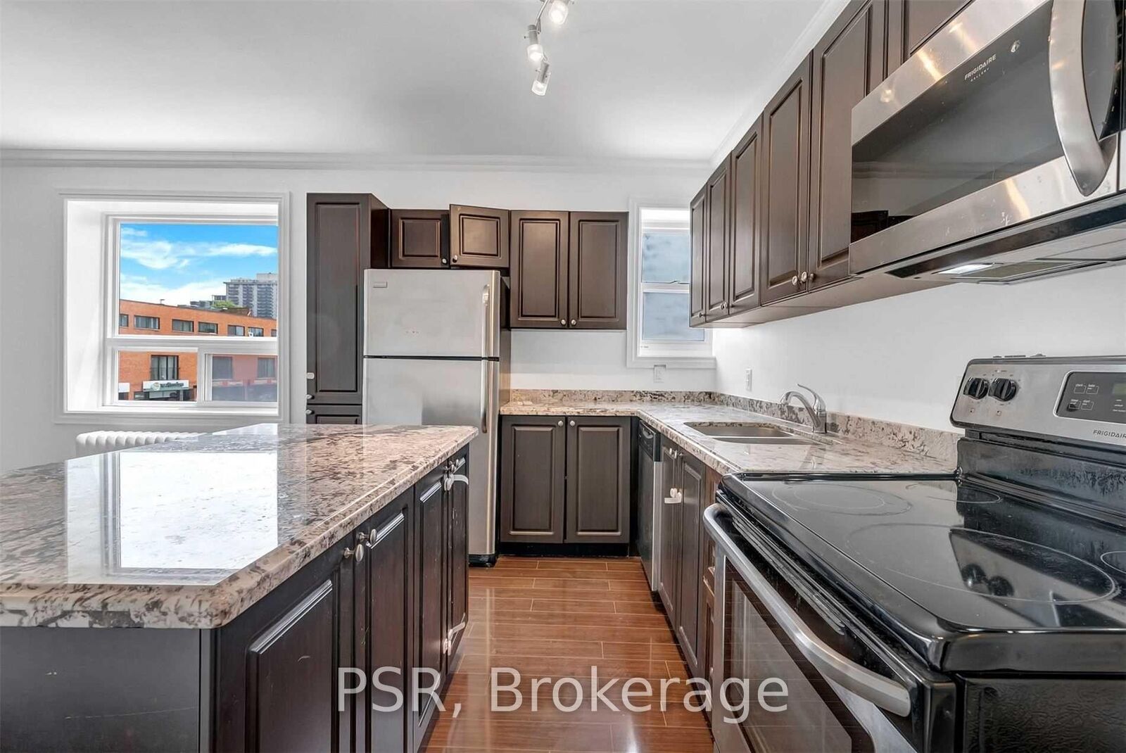 Property Photo:  2 Craighurst Avenue 1  ON M4R 1J8 