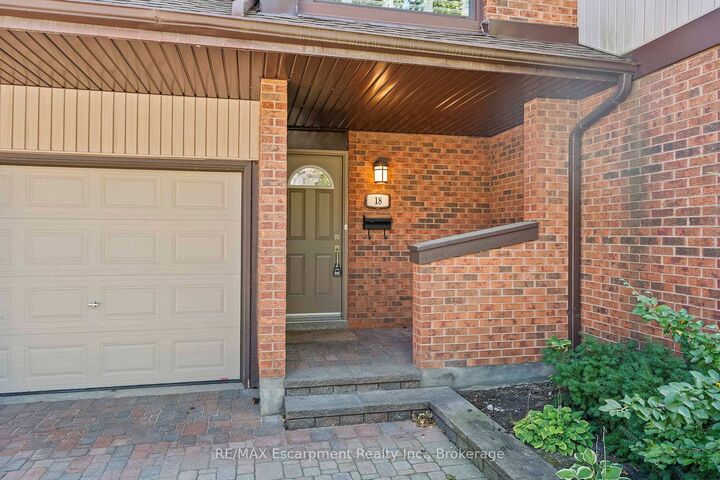 Property Photo: 1060 Walden Circle 18 ON L5J 4J9