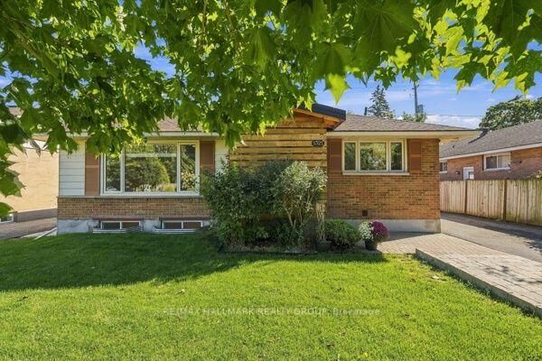 Property Photo:  1321 Rideout Crescent  ON K2C 2X9 