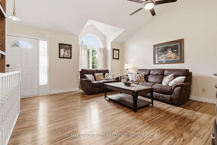 Property Photo:  21 B Kelson Avenue N  ON L3M 4C6 