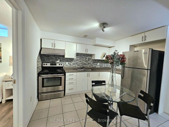 Property Photo:  3900 Arvona Place Bsmt  ON L5M 0Y5 