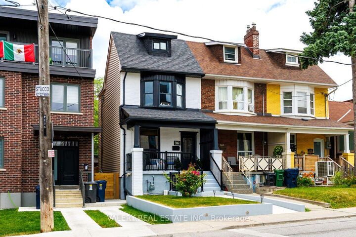 Property Photo:  219 McRoberts Avenue Upper  ON M6E 4P3 