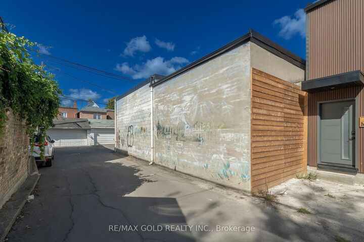 Property Photo:  131R Millicent Street  ON M6H 1W3 