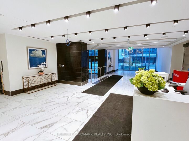 Property Photo:  25 Holly Street 1210  ON M4S 0E3 