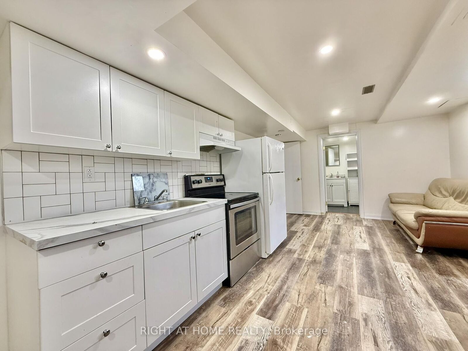 Property Photo:  116 Cherrywood Drive Bsmt  ON L3Y 2X7 