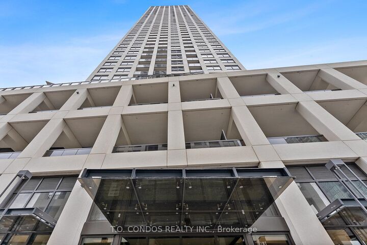 Property Photo:  30 Elm Drive W 505  ON L5B 1L9 