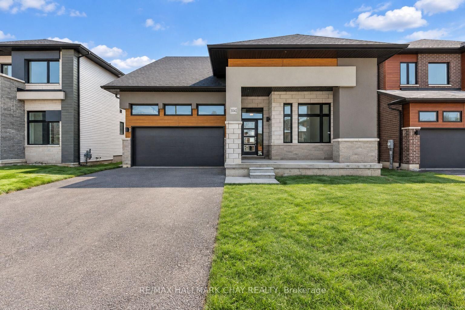 Property Photo:  3041 Sandy Acres Avenue  ON L3V 8P9 