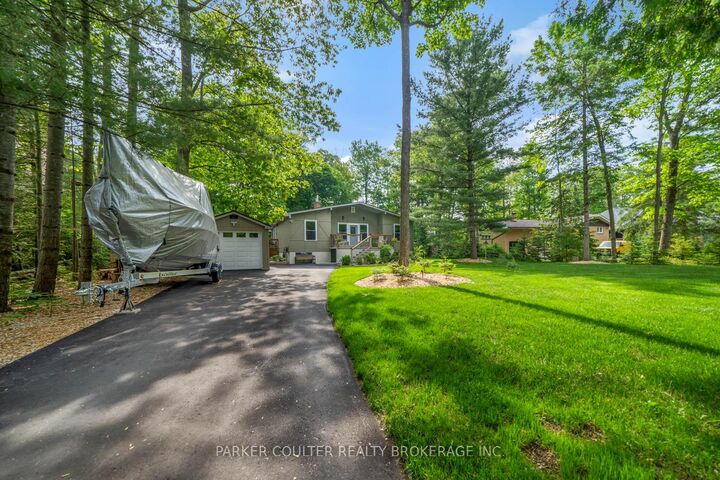 Property Photo:  11 Duquette Court  ON L9M 0H3 