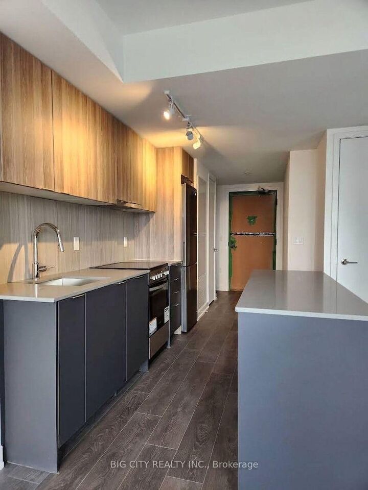 Property Photo:  8 Tippett Road 1201  ON M3H 0E7 