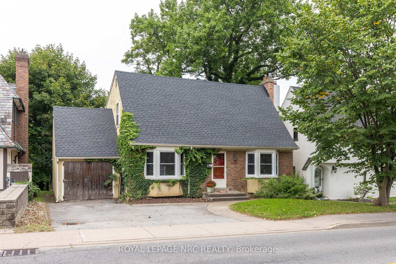 Property Photo:  28 Glenridge Avenue  ON L2R 4W6 