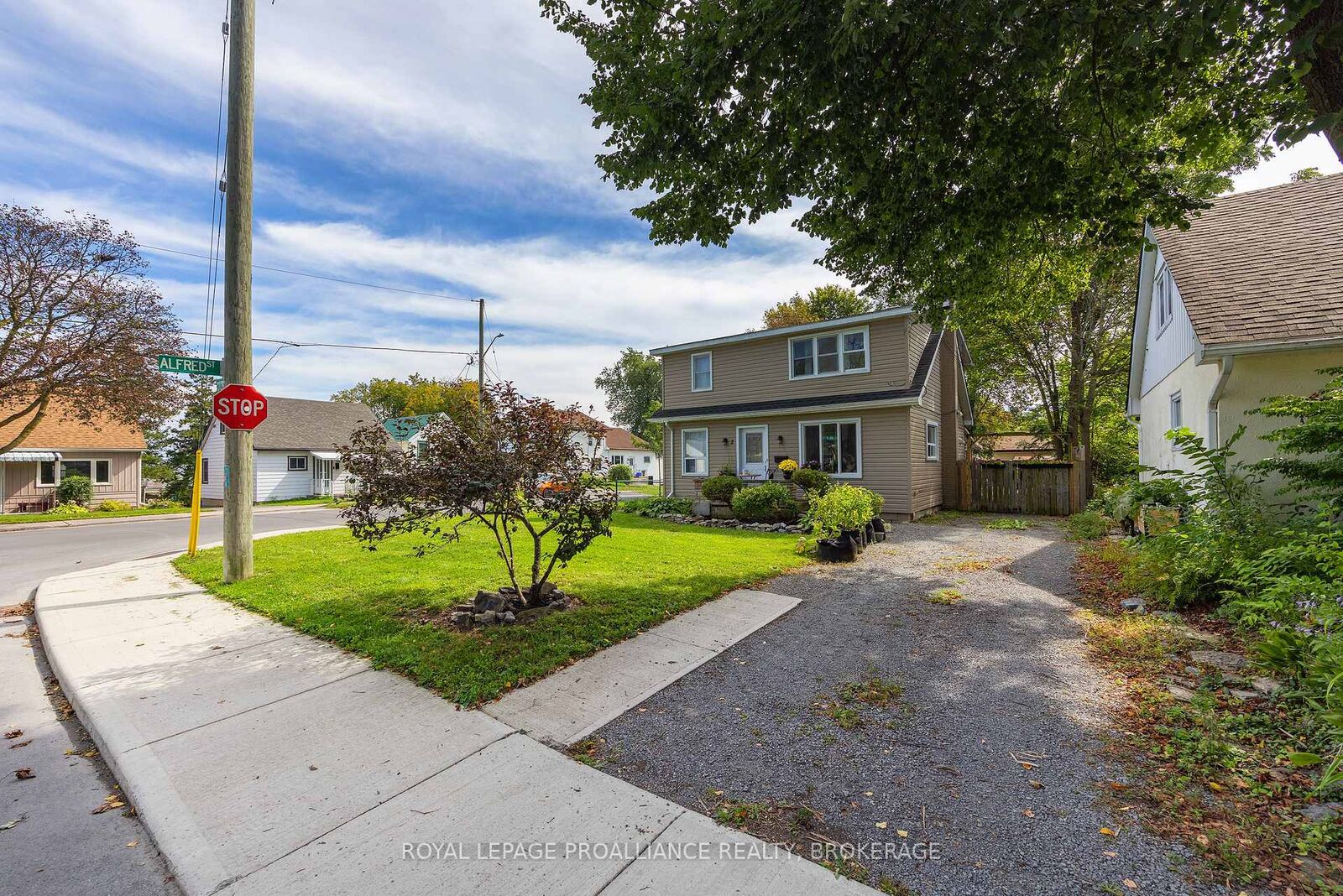 Property Photo:  2 Dunkirk Avenue  ON K7K 2H4 