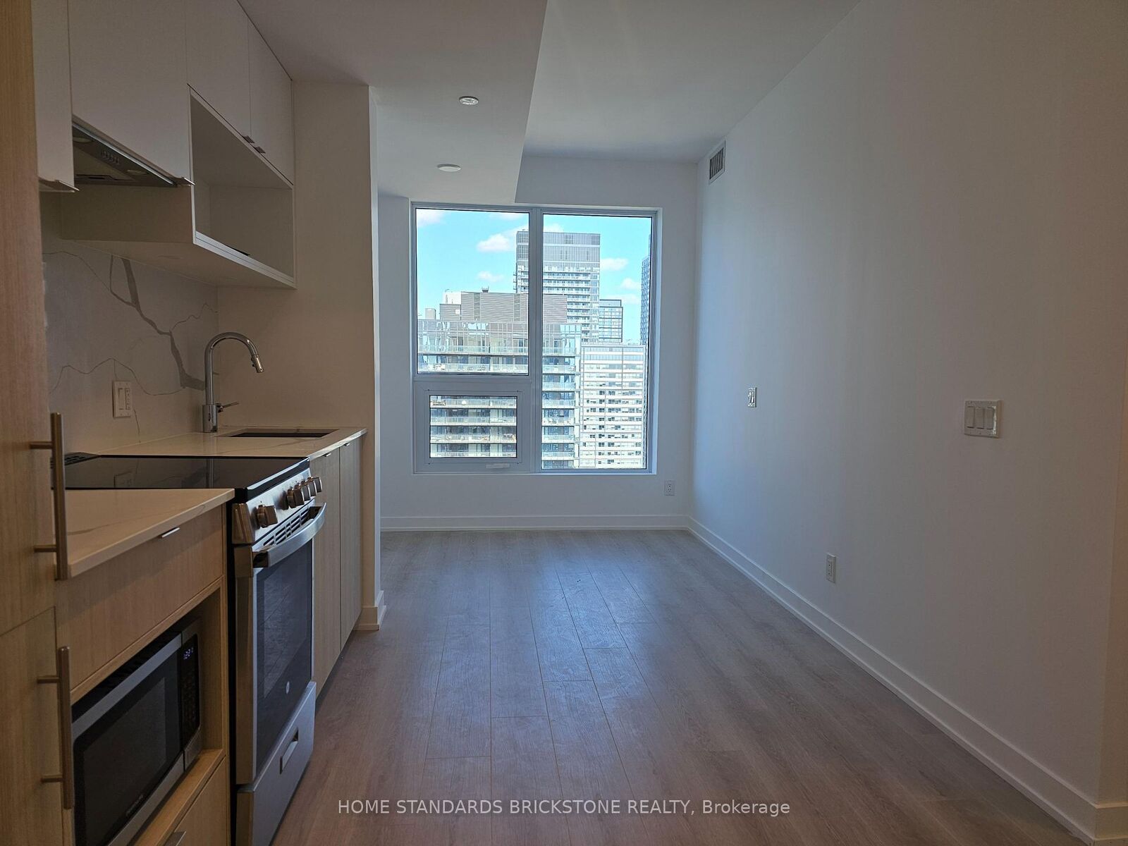 Property Photo: 100 Queen Street E 3610 ON M5C 0B5