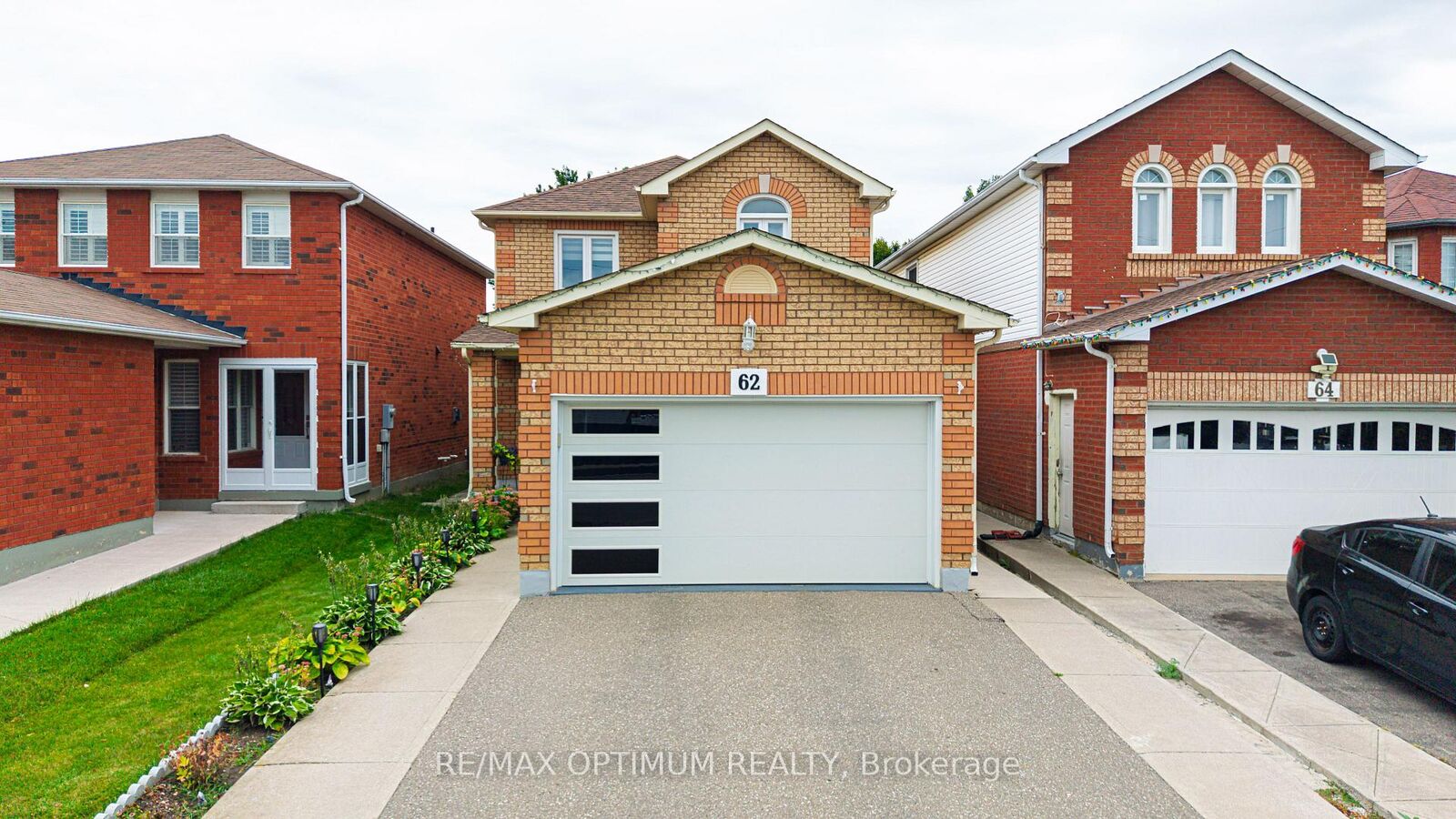 Property Photo: 62 Meadowlark Drive ON L6Y 4V6