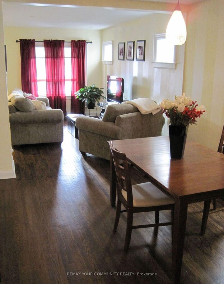 Property Photo:  41 Bonnie Brae Boulevard  ON M4J 4N3 