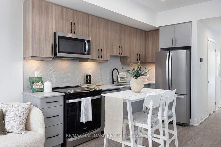 Property Photo:  15 Brenthall Avenue W 2  ON M2R 0B3 