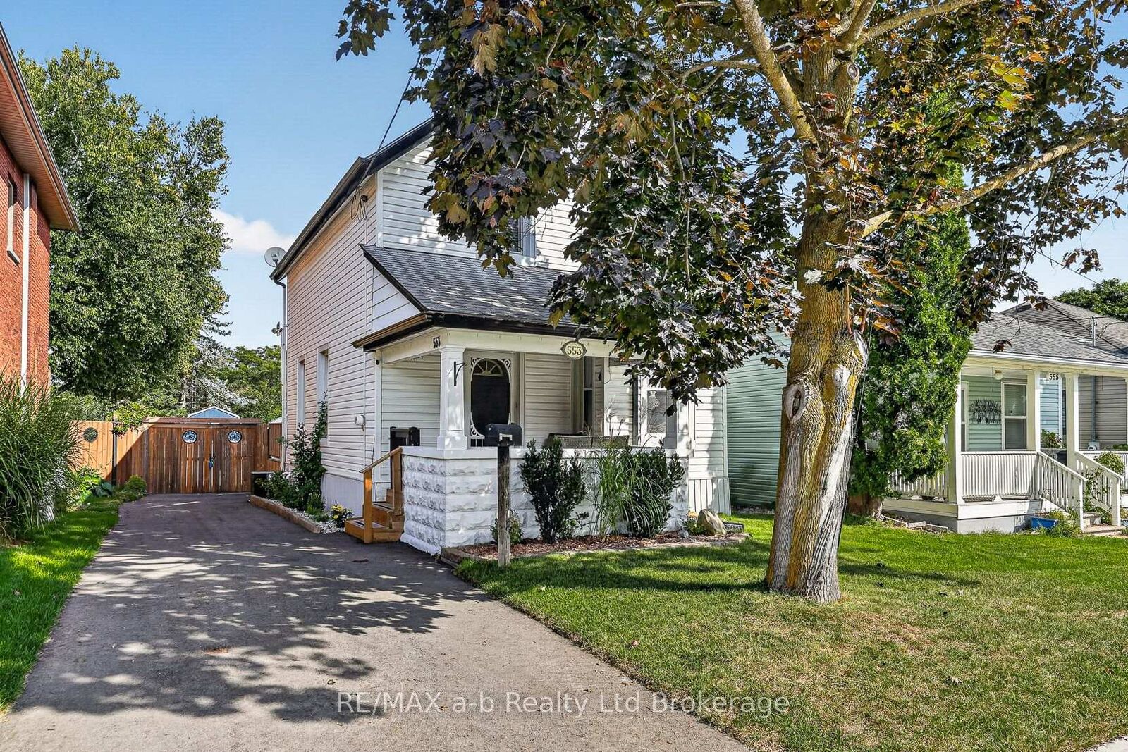 Property Photo:  553 Mary Street  ON N4S 4S8 