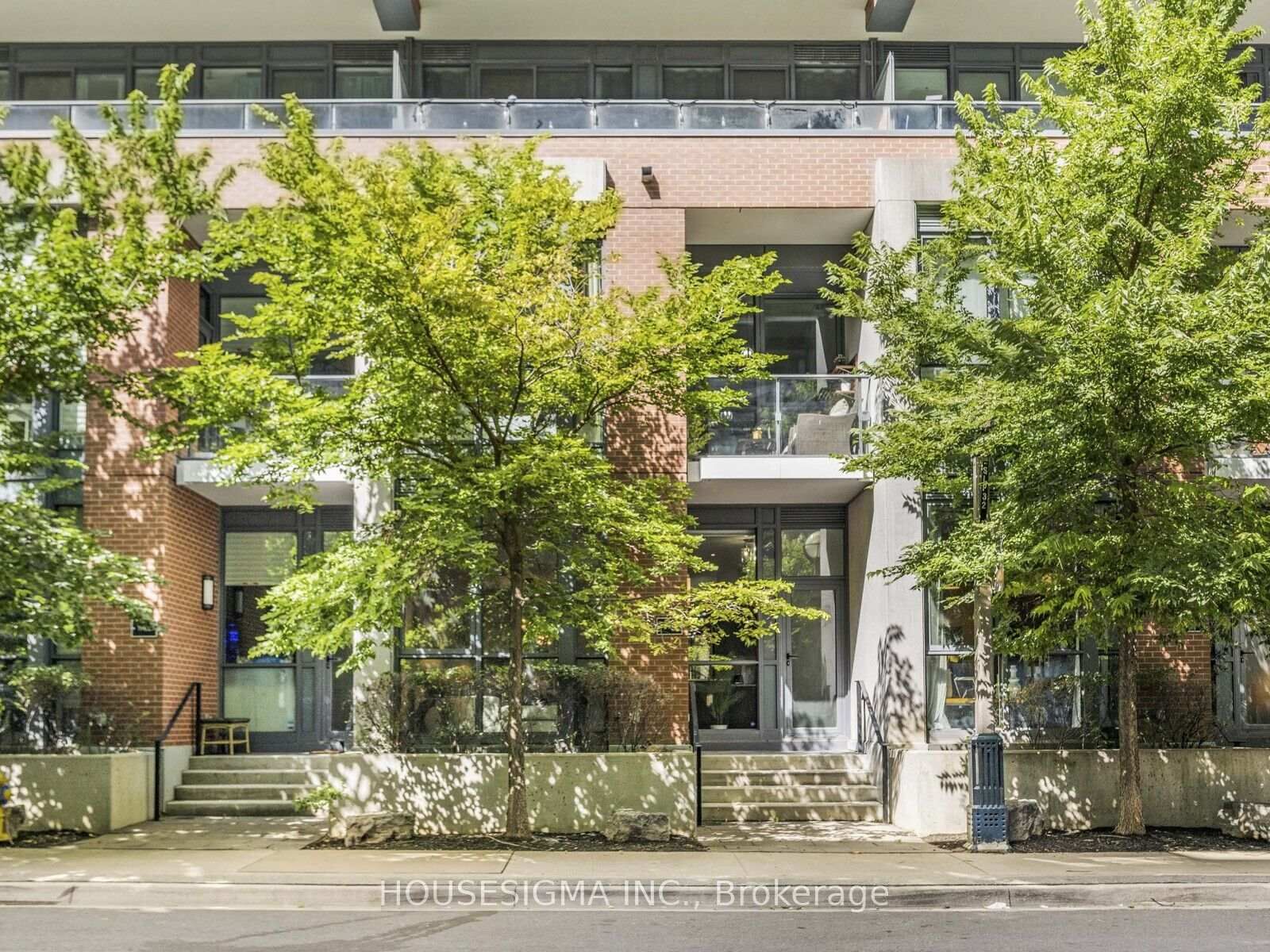 Property Photo:  32 Bruyers Mews Th03  ON M5V 0H8 