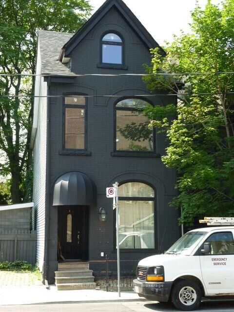 Property Photo:  171 Harbord Street Apt 1  ON M5S 1H3 
