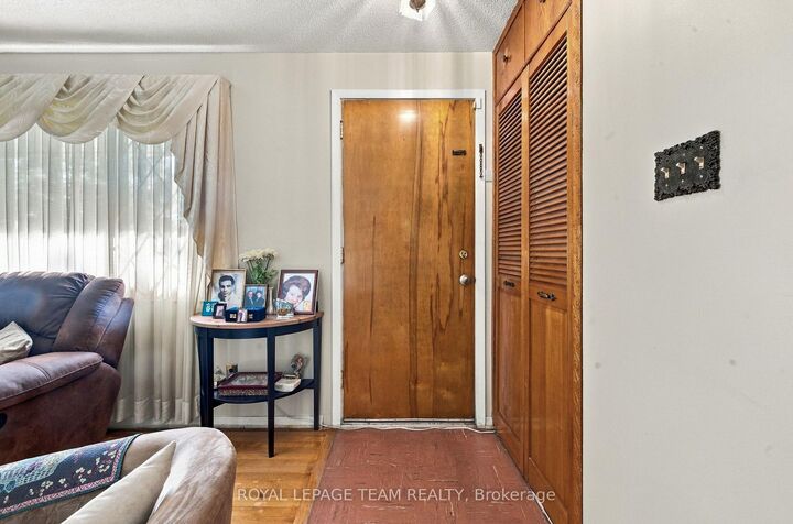 Property Photo:  2587 Roman Avenue  ON K2B 7Y1 