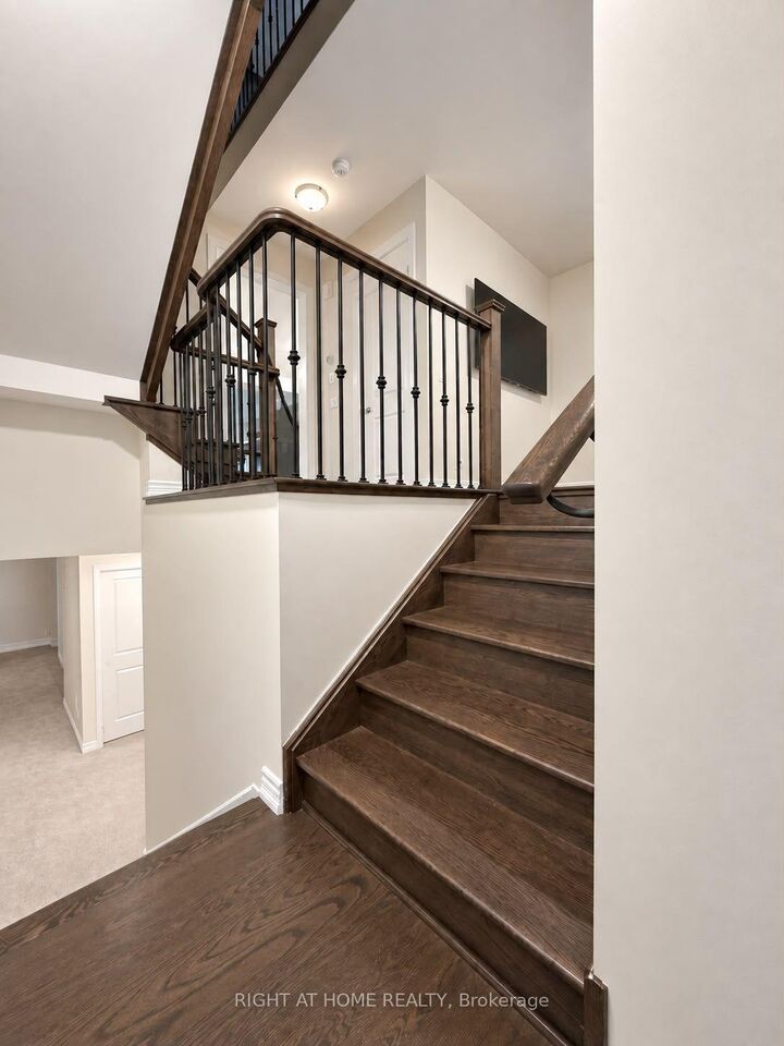 Property Photo:  10 Morrison Crescent  ON L1P 0P4 