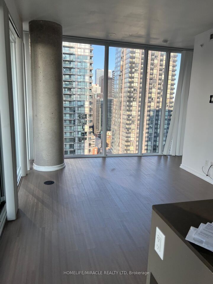 Property Photo:  101 Peter Street W 3103  ON M5V 0G6 
