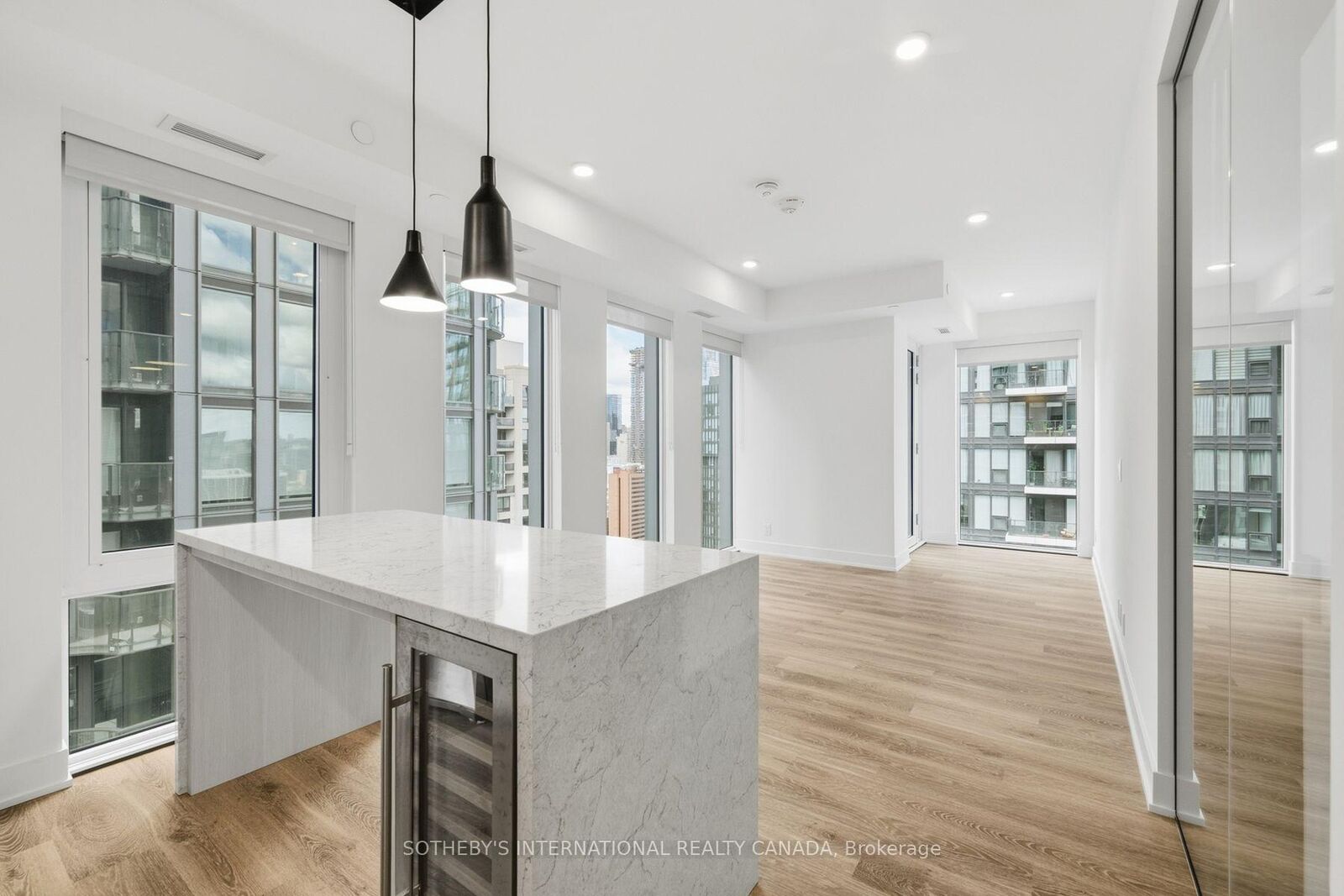 Property Photo:  30 Mutual Street E2501  ON M5B 2A7 