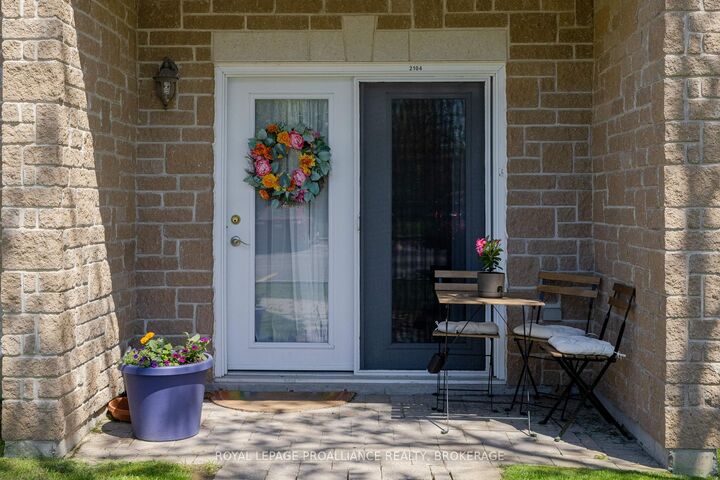 Property Photo:  225 Oak Street 2104  ON K7G 2R5 