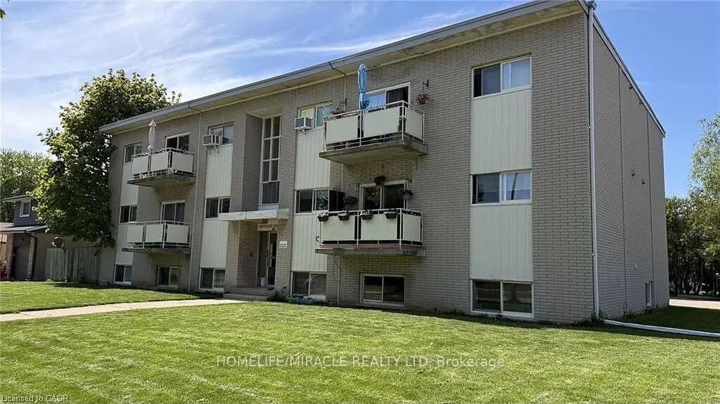 Property Photo:  206 Indian Road 202  ON N2B 2S9 