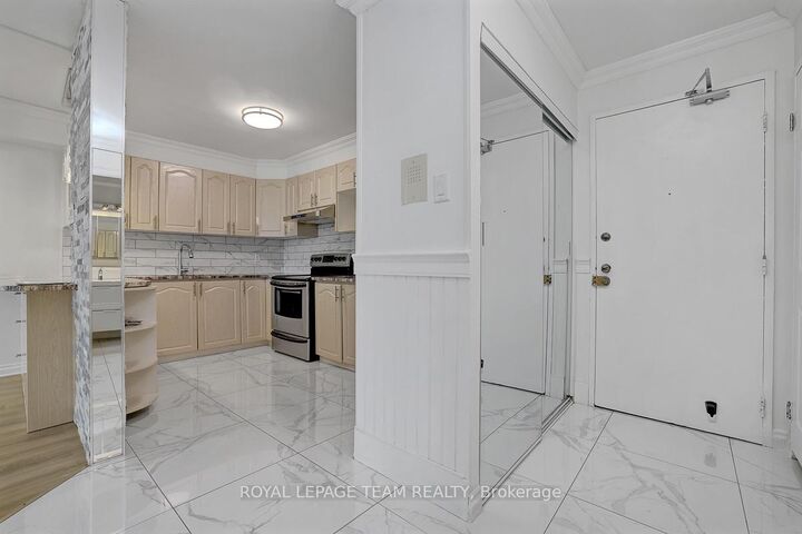 Property Photo:  158A McArthur Avenue 1208  ON K1L 8C9 