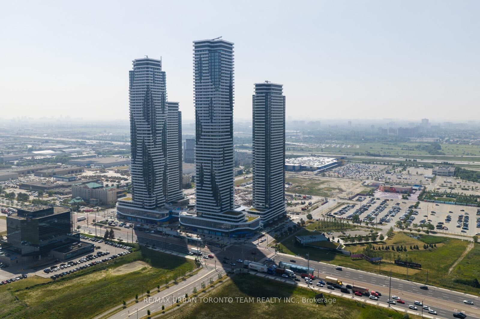 Property Photo:  28 Interchange Way 2202  ON L4K 0P8 
