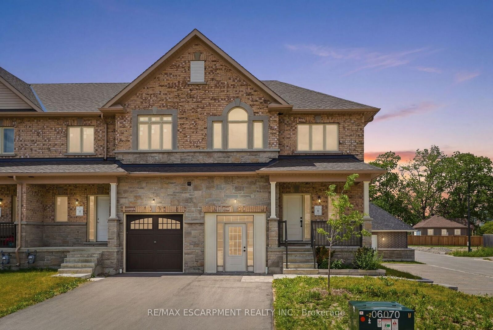 Property Photo:  27 Rainey Drive  ON L9W 0L7 