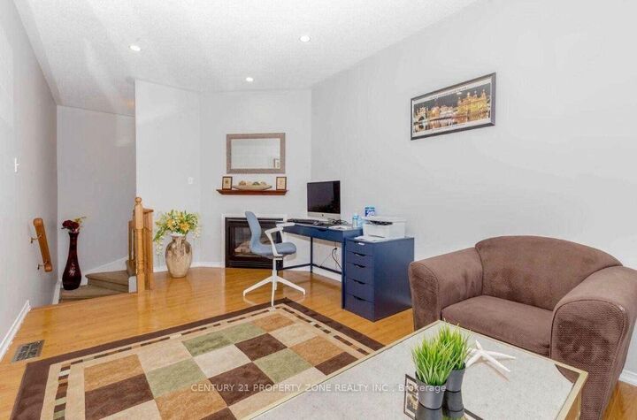 Property Photo: 28 Elmpark Court ON L6P 1A8