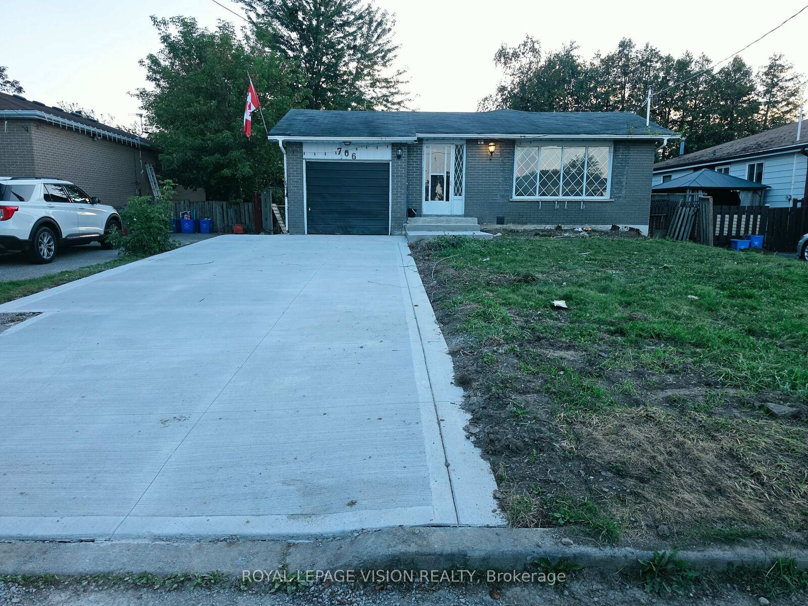 Property Photo:  706 Leaside Street Bsmt 2  ON L1W 2X1 
