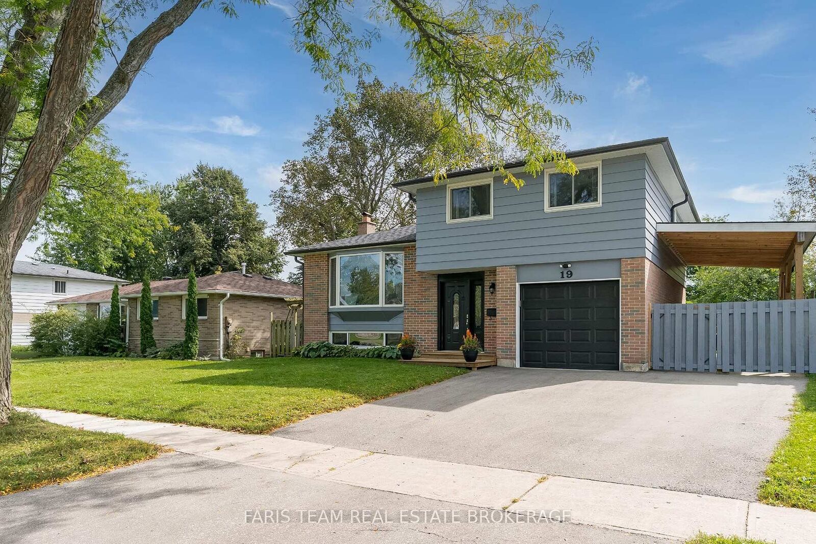 Property Photo:  19 Colleen Avenue  ON L4M 2M9 