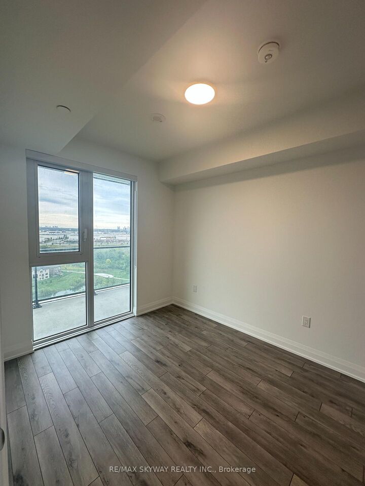 Property Photo:  15 Skyridge Drive 1311  ON L6P 4S3 