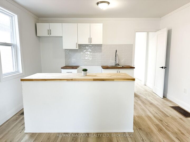 Property Photo:  233 Pelham Road Upper  ON L2S 1W8 
