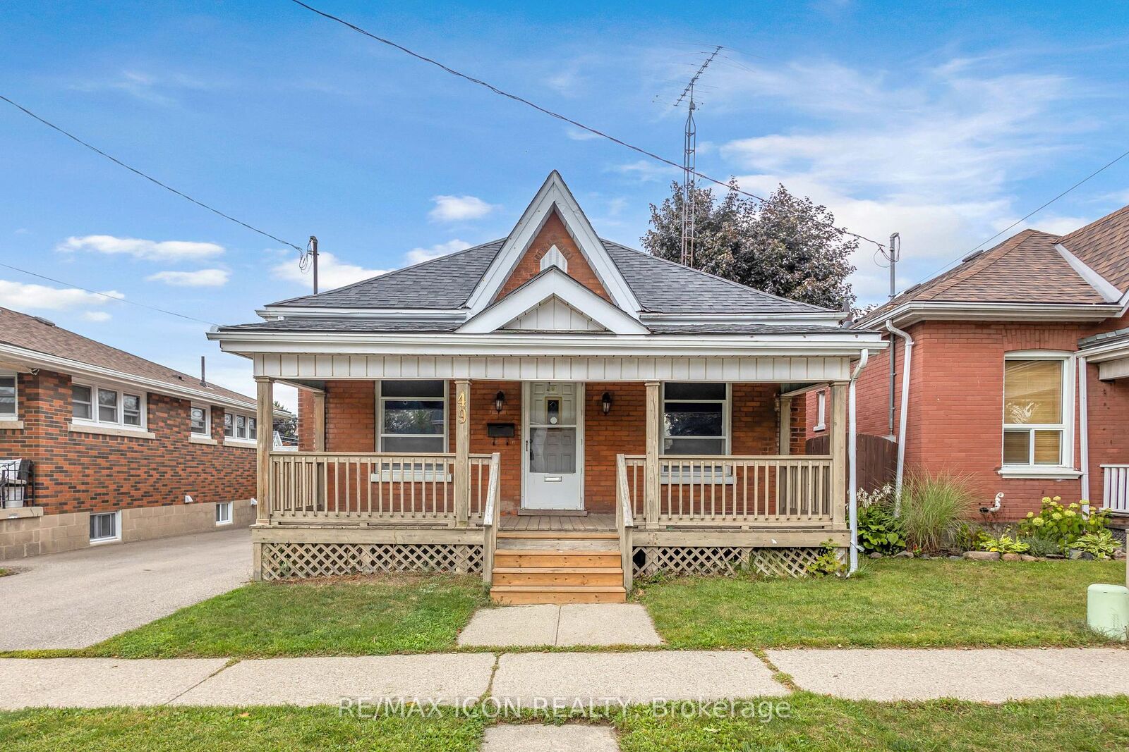 Property Photo:  49 Mintern Avenue  ON N3S 1K9 