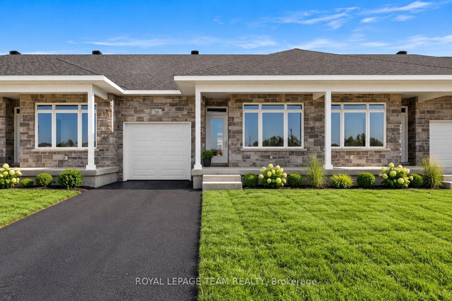 Property Photo:  1068 Dobbie Street  ON K6V 0G8 