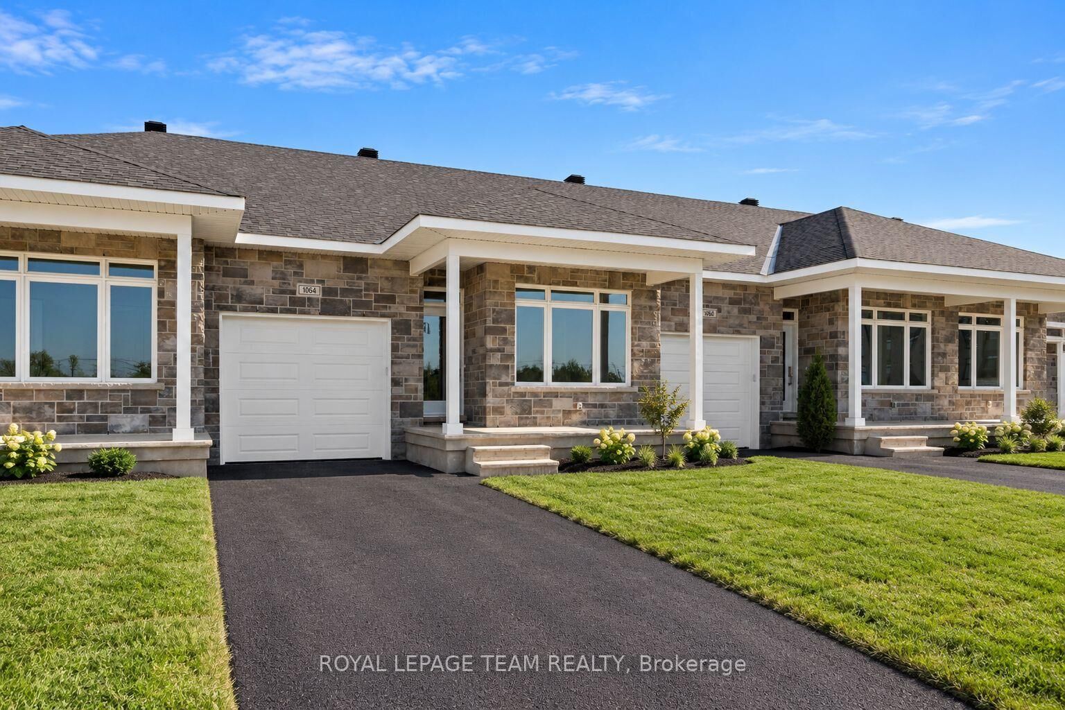 Property Photo:  1064 Dobbie Street  ON K6V 0G8 