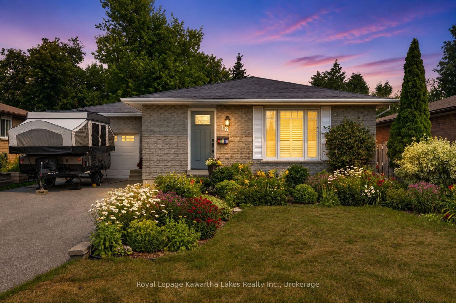 Property Photo:  18 Madill Crescent  ON K9V 5W8 