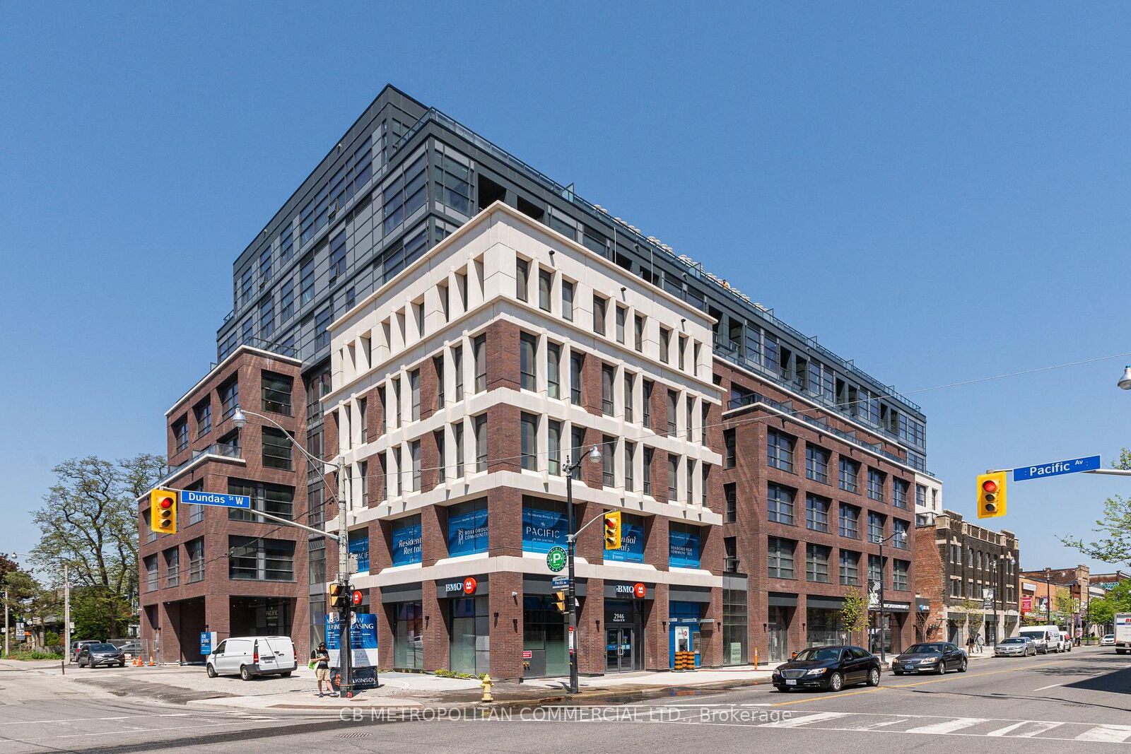 Property Photo:  2946 Dundas Street West Street W 401  ON M6P 1Y8 