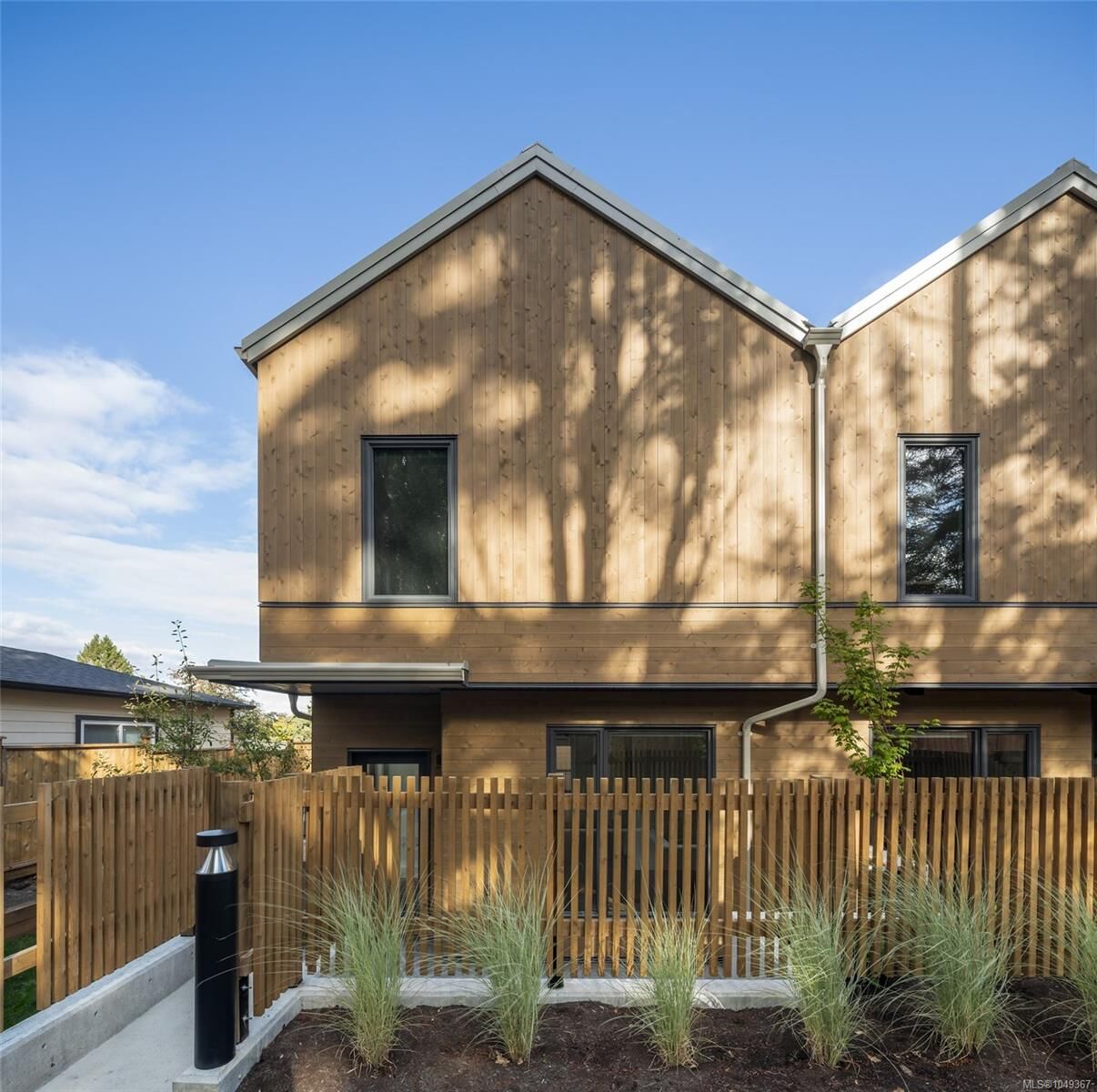 Property Photo:  1520 Louise Pl #6  BC V8P 2T8 