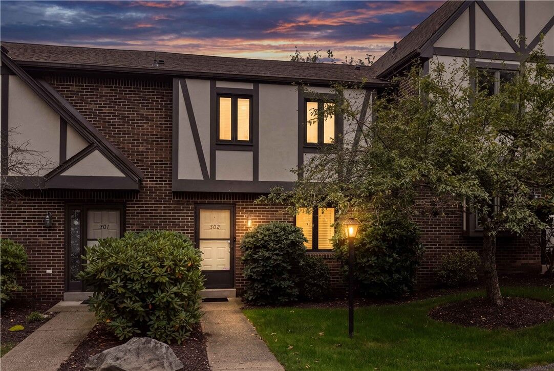 Property Photo:  302 Olde Ingomar Ct  PA 15237 