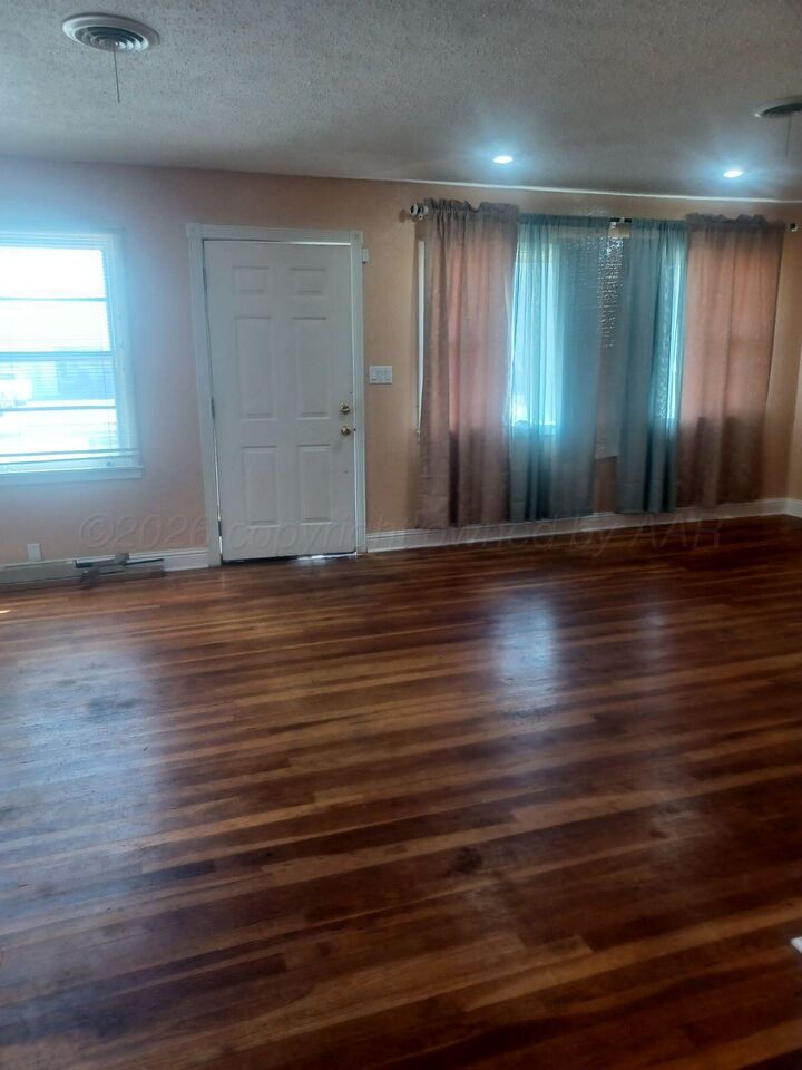 Property Photo:  4306 S Ong Street  TX 79110-2040 