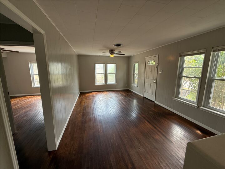 Property Photo:  607 N Main Street  TX 78611 