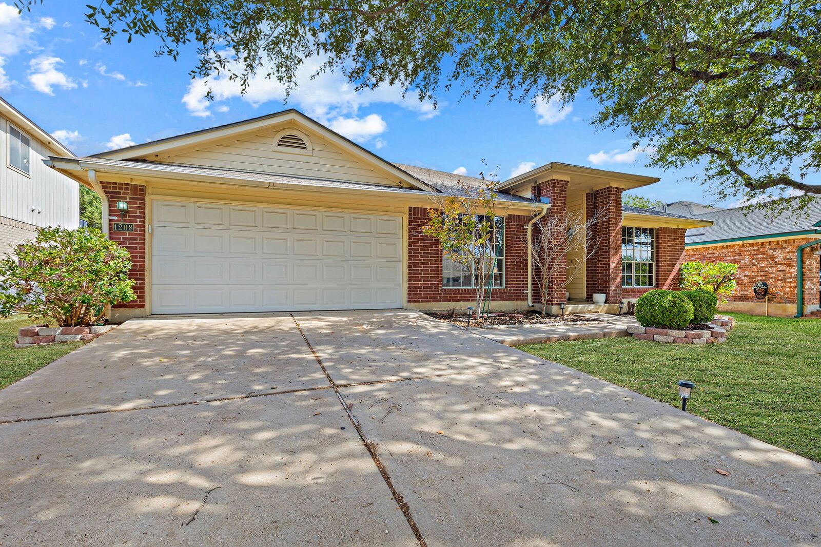 Property Photo:  1208 Lochaline Loop  TX 78660 